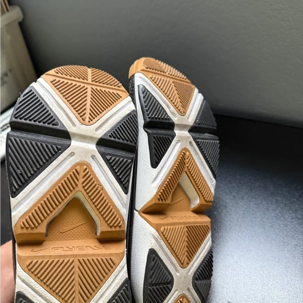 Nike Go FlyEase Black and White Mesh Gum Bottom Slip-Ons Women’s 7 ECU
